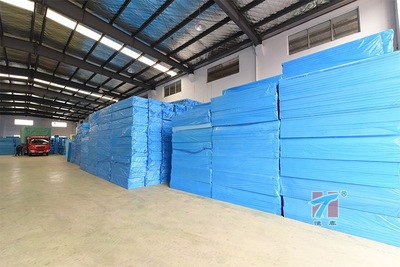 江阴运盛塑业工厂设备详解 XPS挤塑板成品区的卓越工艺